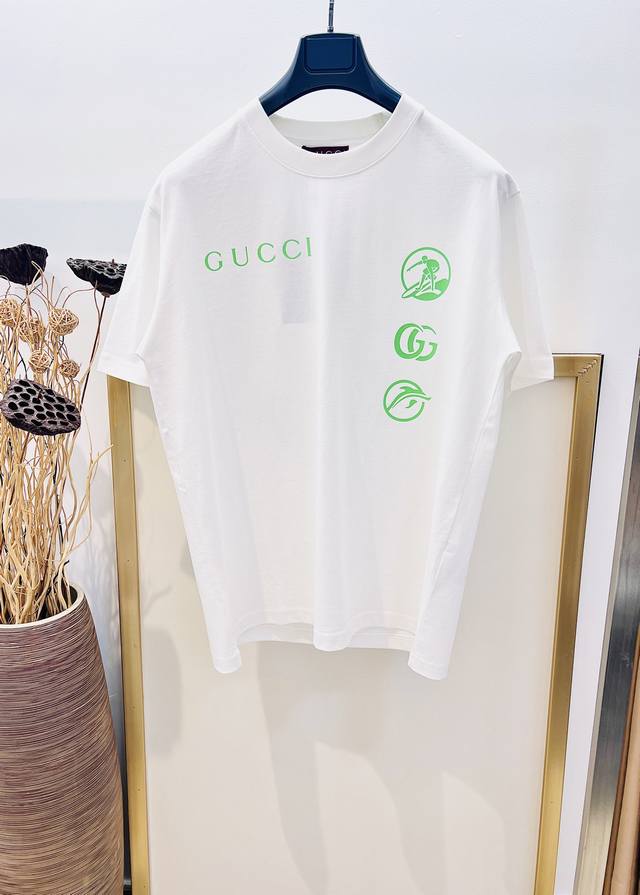 D］Size：S M L Xl 白 多巴胺绿两色 Os宽松版 男女同款19771217000081 G家G*Cci 古驰 2025Fw春夏这款Os宽松版型T恤棉