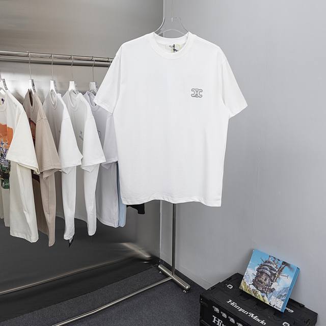 礼盒装 款号Y08-2码数Xs-S-M-L黑白两色 25Ss赛琳新款CéLine Logo字母刺绣 特殊手工割破、原于Celine经典著称、男女百搭款、也是非常