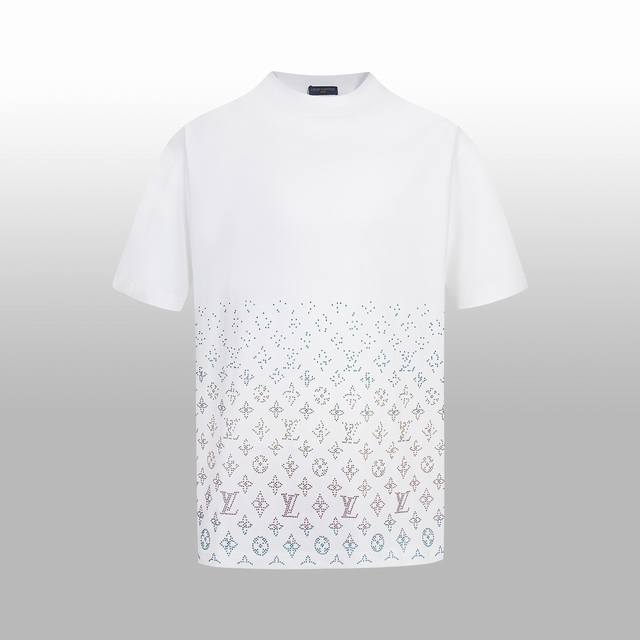 高版本 1V 春夏新款短袖T-Shirt 260克高克重棉感面料 挺括有型 欧洲高质量彩钻 渐变彩色高级感 无性别穿搭 情侣闺蜜可同款演绎 单穿慵懒随性 叠穿层