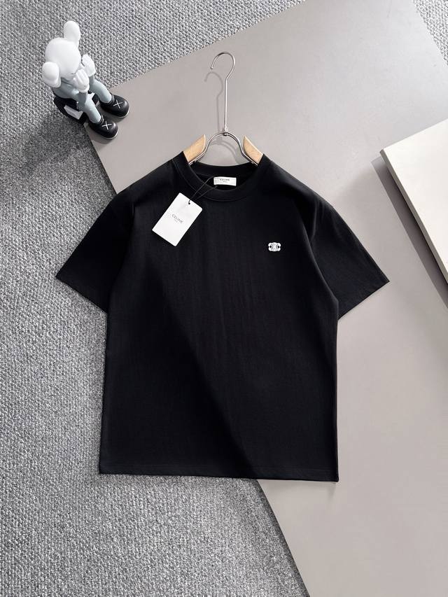 Celine 瑟琳* 2025春夏款上新 原高版本 限定 面料采用270克高密度纯棉 不变形 不缩水 工艺介绍：双线走位 胸前采用重工刺绣 颜色：黑色 Size