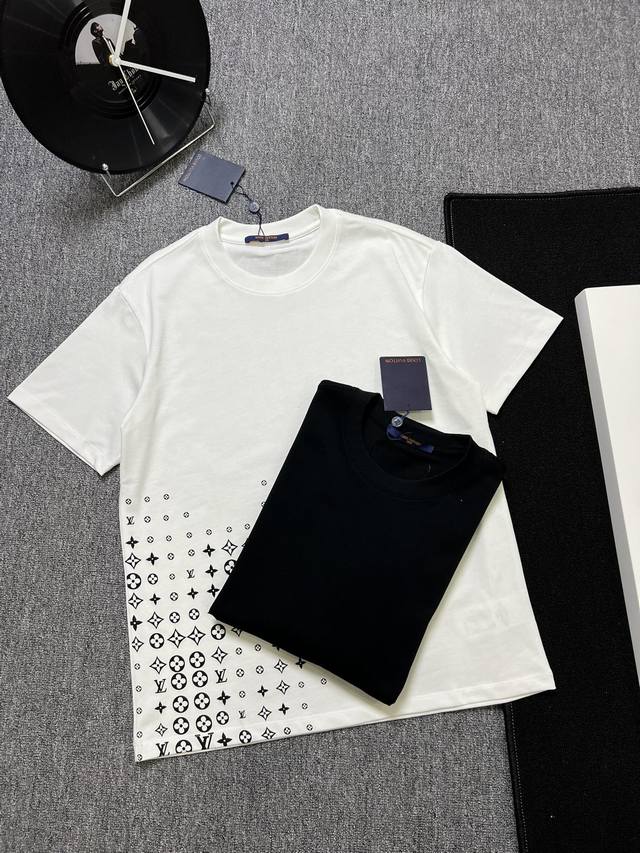 Lv 25S夏款 颜色 黑色 白色 尺码 S M L Xl 前满印 后满印 280G精梳紧密棉 高品质 男女同款