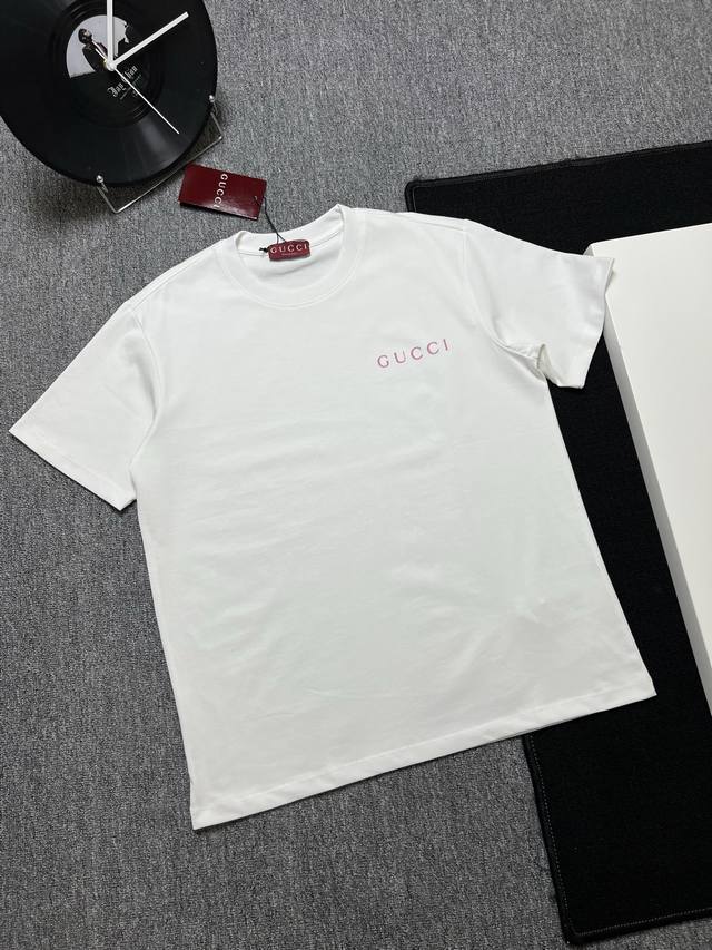 Gucci 25S夏款 颜色 黑色 白色 尺码 S M L Xl 前小标印花 280G精梳紧密棉 高品质 男女同款