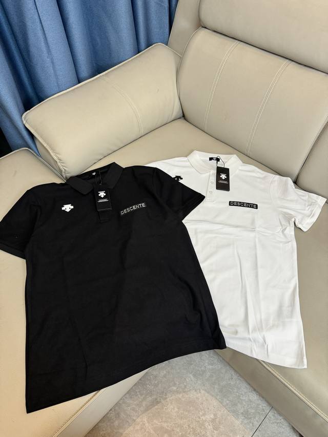 Descnte 迪桑特男子运动多标短袖Polo衫 精梳珠地面料亲肤舒爽，不粘身不黏腻！排汗吸湿！这款迪家的Polo衫，遵循并致敬精典！采用了小翻领+门襟排扣的设