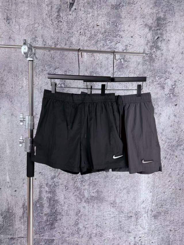 1079 实拍图 Nike X Drake 联名款 Nocta系列 拉链口袋舒适柔软透气五分休闲短裤 男女同款运动裤短裤， 情侣款 面料采用梭织原版定制，功能性
