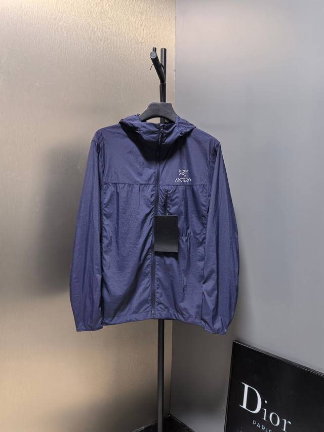 Sqush 男女同款 Hoody 防晒衣皮肤衣风壳透气防风25年夏季新品情侣款跑步系列运动健身夜跑夏季透气梭织 机能薄型小皮肤衣防晒衣！ 男女同款可配情侣装！最