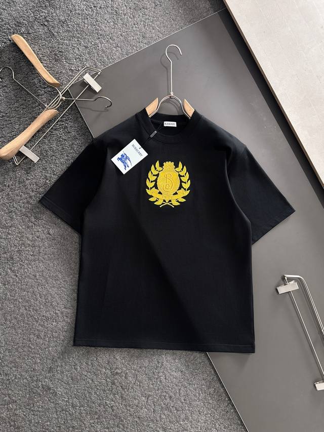 Bbr 2025Ss春夏最新款圆领时尚短袖T恤，官网同步，专柜纯棉面料！贴肤舒适，耐看又好穿，经典简约Logo设计，原厂工艺一丝不苟，型男必备单品 码数M-2X