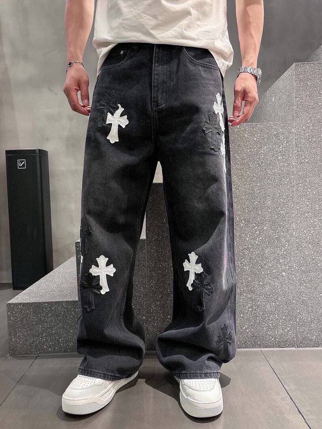 克罗心限定黑白拼皮洗水牛仔裤 迈阿密限定牛仔裤，整件的十字皮是由手工去车的_区别刺绣版本，重磅的一款黑 蓝牛面料 厚度适中且有质感，中古金属银标装饰，牛仔埋线专