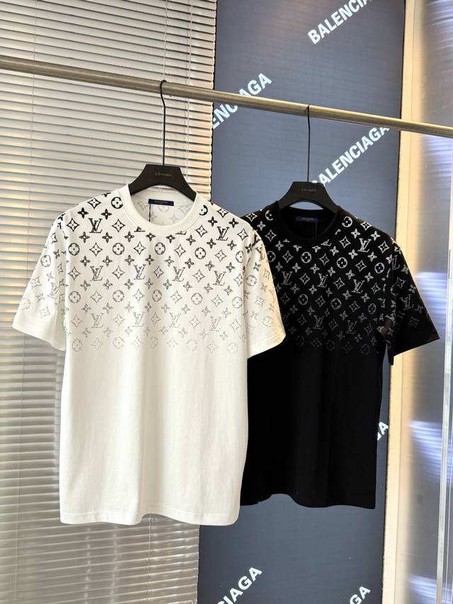 Lv路易威登满天星标识300克圆领重工标志品牌短袖 官方同步 1:1原版开模 时尚个性 百搭潮流 纯原品质 原版洗水面料 吊牌 领标 水洗麦 三标齐全 颜色: