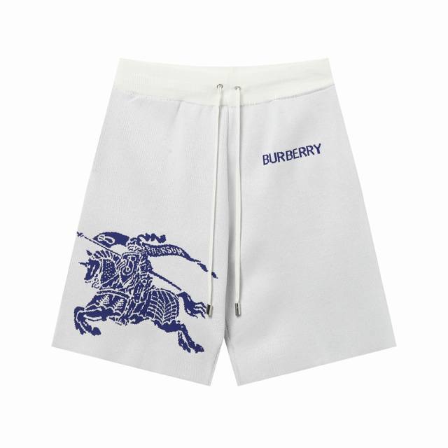 Burberry巴宝莉战马针织短裤 新款针织短裤，定制面料采用威化布织法，提花针织工艺，版型紧致立体，满花字母拼接 定制裤绳五金质感强，顺滑，上身舒适透气，凹凸
