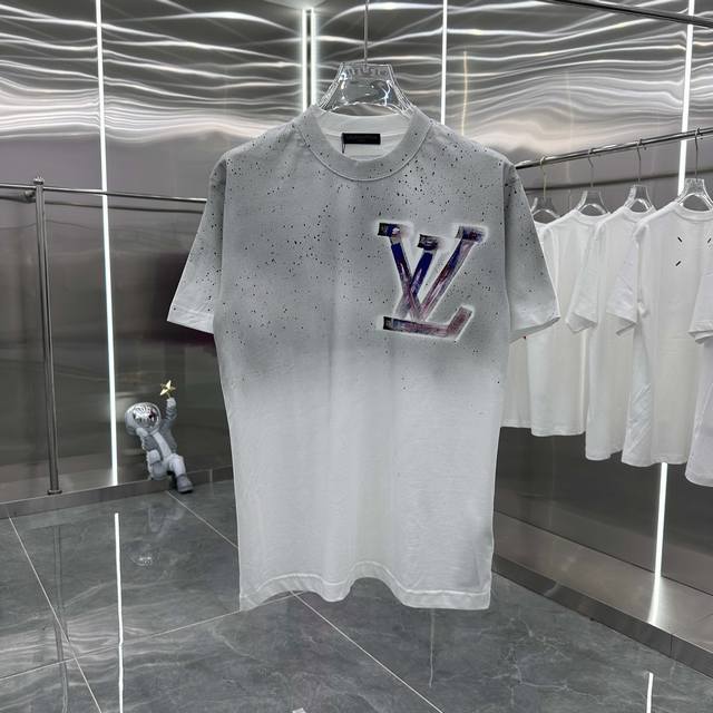 LV 2025春夏新款 喷马骝+手绘 经典款式 潮流必备 定制面料 上身超舒服 男女同款 S M L Xl Xxl 五个码 黑色 白色