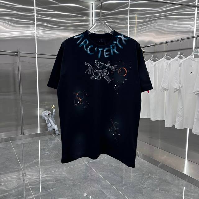 鸟牌 2025春夏新款 手绘泼墨 经典款式 潮流必备 定制面料 上身超舒服 男女同款 S M L Xl Xxl 五个码 黑色 白色