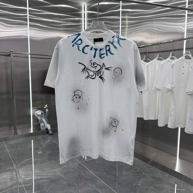 鸟牌 2025春夏新款 手绘泼墨 经典款式 潮流必备 定制面料 上身超舒服 男女同款 S M L Xl Xxl 五个码 黑色 白色