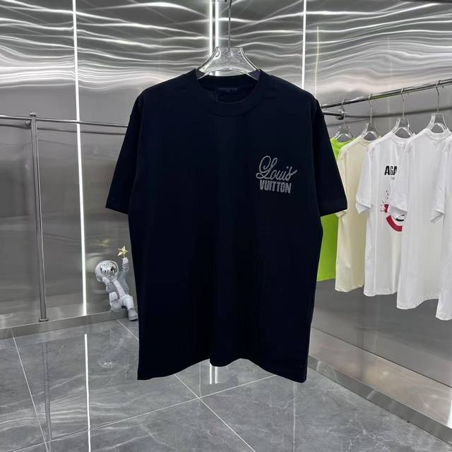 LV 2025春夏新款短袖T恤 厚板工艺 男女同款宽松版 S M L Xl Xxl 五个码 黑色 白色 酒红色