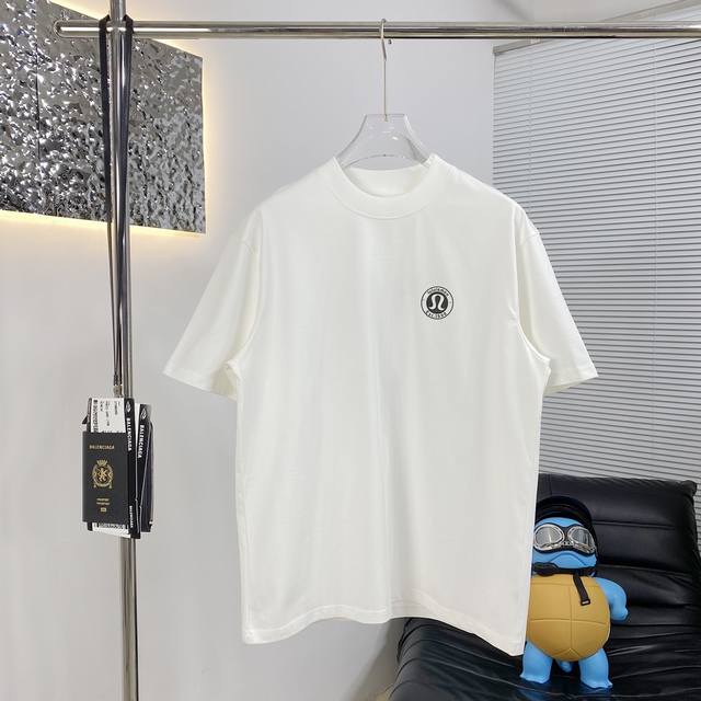 Lululemon露露乐蒙 25Ss新款短袖T恤 今年面料全新升级 采用高克重布料 洗完水260克 不缩水不变形 上身阔挺效果极佳 且舒适柔软质感十足 廊型版型