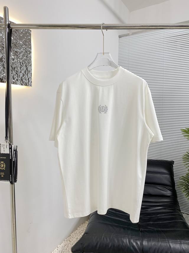 Lululemon露露乐蒙 2025新款T恤 爆款首选 采用高克重布料 洗完水260克 不缩水不变形 新色植绒工艺 上身阔挺效果极佳 且舒适柔软质感十足 廊型版