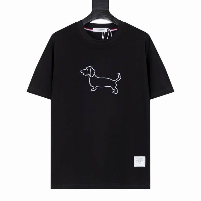 Thom Browne Tb 25Ss新款短袖，最高版本重工艺经典刺绣Logo图案，高标准定制，上身非常有型，客供进口高档280克纯棉面料质感非常细腻，细节工艺
