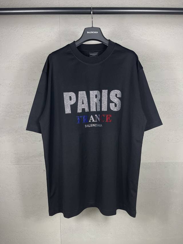 实拍图 顶级版本.官网品质 Balenci*Ga 巴黎Balenci*Ga#新款，正面以Paris. Stress 艺木作品背烫钻短袖T恤 。.砖柜同步 面料采