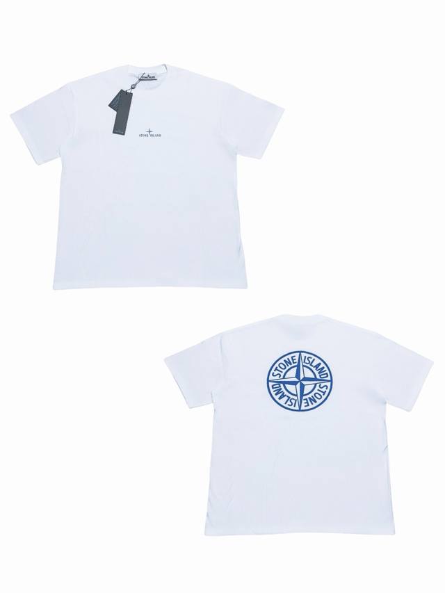 034# Stone Island石头岛 Fw24 纯色棉质Logo徽标短袖T恤 男款 白色 经典圆领设计 配合精准的剪裁比例 无论是单穿展示干净利落的形象 还