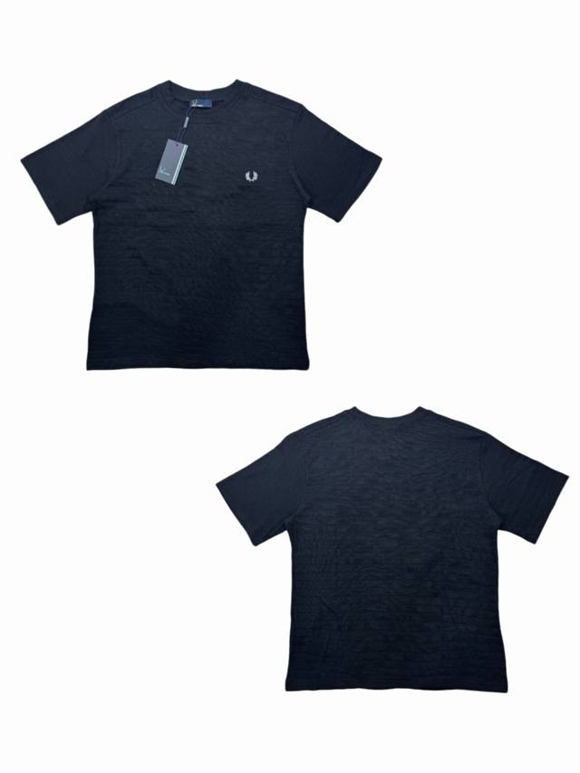f902# Fred Perry 麦穗刺绣款竹节纹感肌理正肩短袖T恤 经典正肩版型 上身秒变直角肩 暗纹肌理提花面料 让整个人显得更加舒服且高级 这你受得了吗