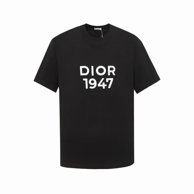 2441款新款 高品质 Dio 迪奥 最新 龙年系列 1947图案绣花字母T恤 ，纯棉双纱面料，采用高密度银线刺绣，宽松版型、全套辅料配备 面料柔软实厚三标齐全