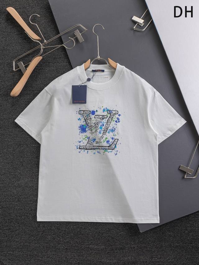 Louis Vuitton 路易威登 1V 微宽版型S-Xl Lv 25Ss新品专柜同步上架 胸前三叶草花卉大Logo印花 圆领短袖T恤，男女同款！官网同步，专
