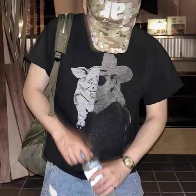 款号410 今年穿富二代一定会暴富 Enfants Riches Deprimes 忧郁的富二代经典人像错位猪猪印花短袖 面料采用定织250G32支双股双纱纯棉