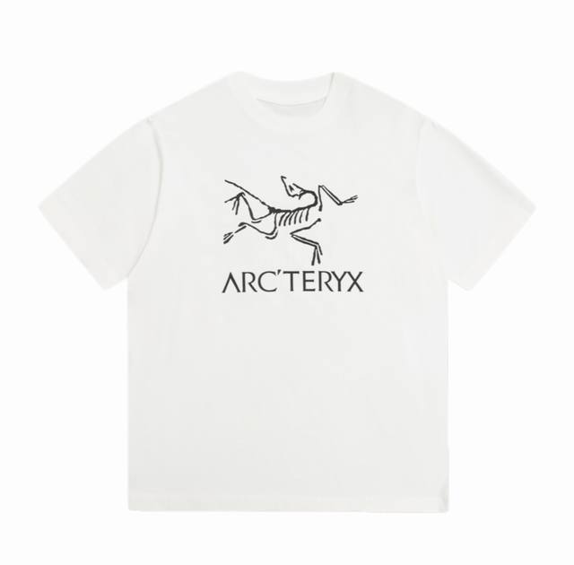 礼盒装款号112-2码数Xs-S-M-L。黑 白两色 男女同款 Arc'teryx始祖鸟春夏基础课170度高温烫胶印图百搭个性T恤 这款不挑年龄段，上身太好看