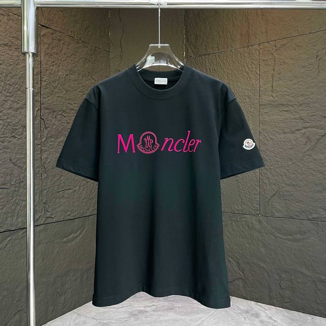 款号：M1049 2025早春Moncler 蒙口 官网同款印花图案 双纱纯棉短袖 - 260G双纱纯棉顶级面料 手感柔软 百分百纯棉独家出货 定染硫化黑无尘处