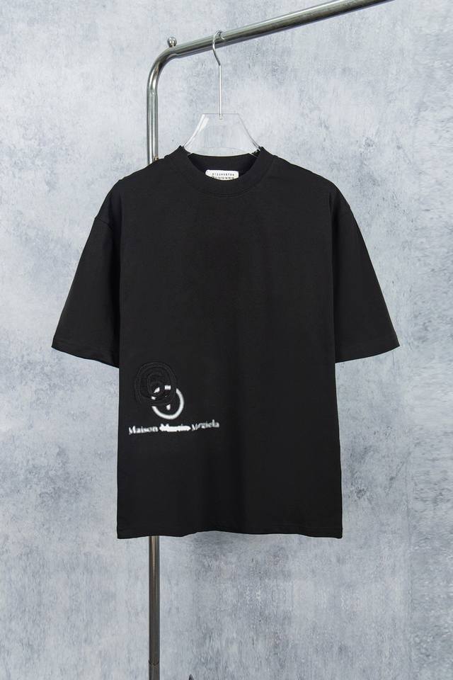 款号：M012# Maison Martin Margiela 梅森马吉拉25Ss 印花刺绣款短袖T恤 Yb一比一开发 100%棉 采用订色订染毛圈纯棉衣面，2