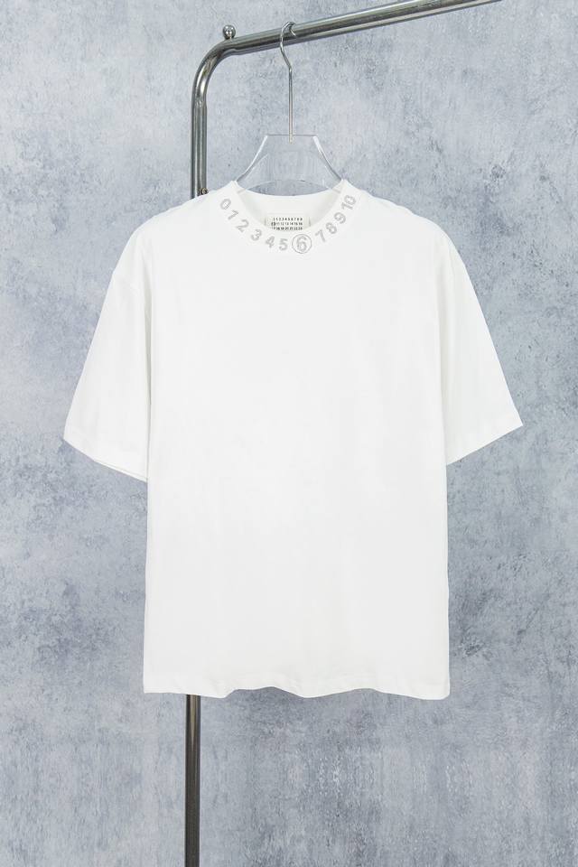 款号：M001# Maison Martin Margiela 梅森马吉拉25Ss 螺纹烫钻短袖T恤 Yb一比一开发 100%棉 采用订色订染毛圈纯棉衣面，25