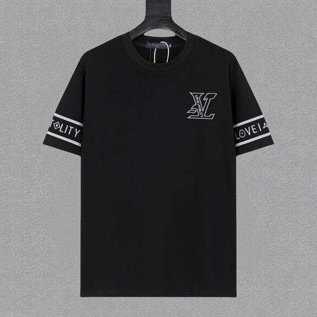 Lv路易威登25Ss新款短袖，最高版本重工艺经典刺绣Logo图案，高标准定制，上身非常有型，客供进口高档280克纯棉面料质感非常细腻，细节工艺精湛考究，塑造性极