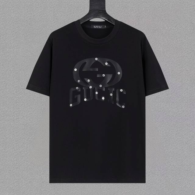 Gucci 古奇25Ss新款短袖，最高版本重工艺印花经典Logo图案，高标准定制，上身非常有型，客供进口高档280克纯棉面料质感非常细腻，细节工艺精湛考究，塑造