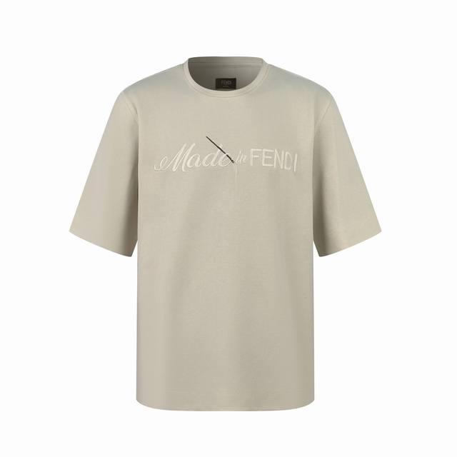 高品质 Fendi 立体3D刺绣短袖 面料：采用320克精梳空气层双面面料 质感十足 舒适贴肤 正面呈现同色3D效果 “ Made In Fendi” 别出心裁