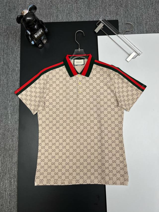 GuccⅠ 古驰 满印新款Polo衫 原版面料 原版订制辅料 官方同款 采用210克纯棉珠地面料，定制 同缸染面料 手感非常舒服爽滑 版型挺阔有型 一线品牌代工