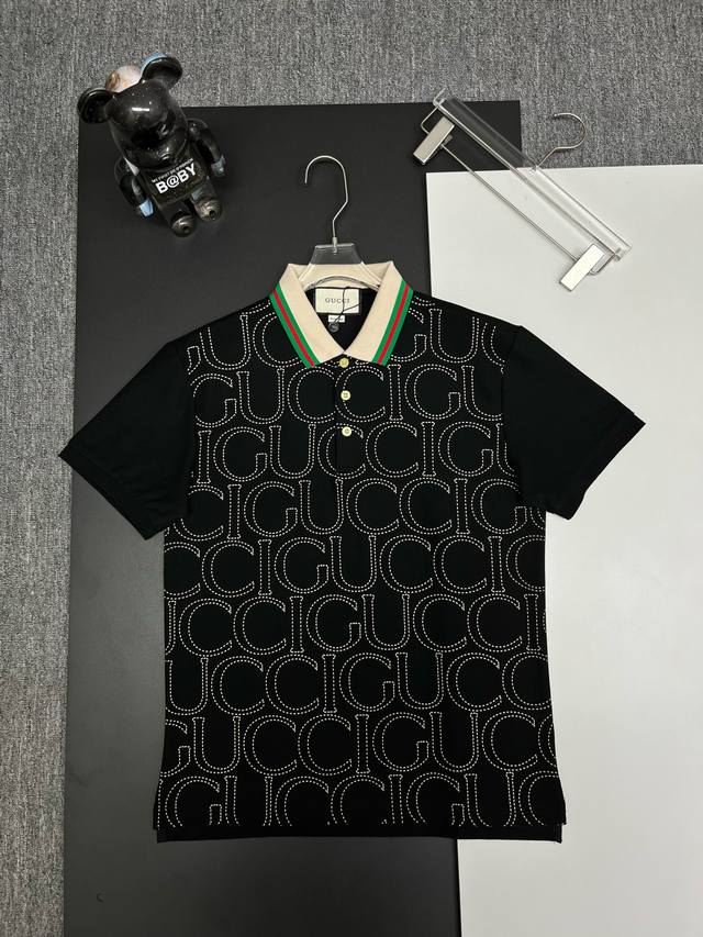 GuccⅠ 古驰 满印新款Polo衫 原版面料 原版订制辅料 官方同款 采用210克纯棉珠地面料，定制 同缸染面料 手感非常舒服爽滑 版型挺阔有型 一线品牌代工