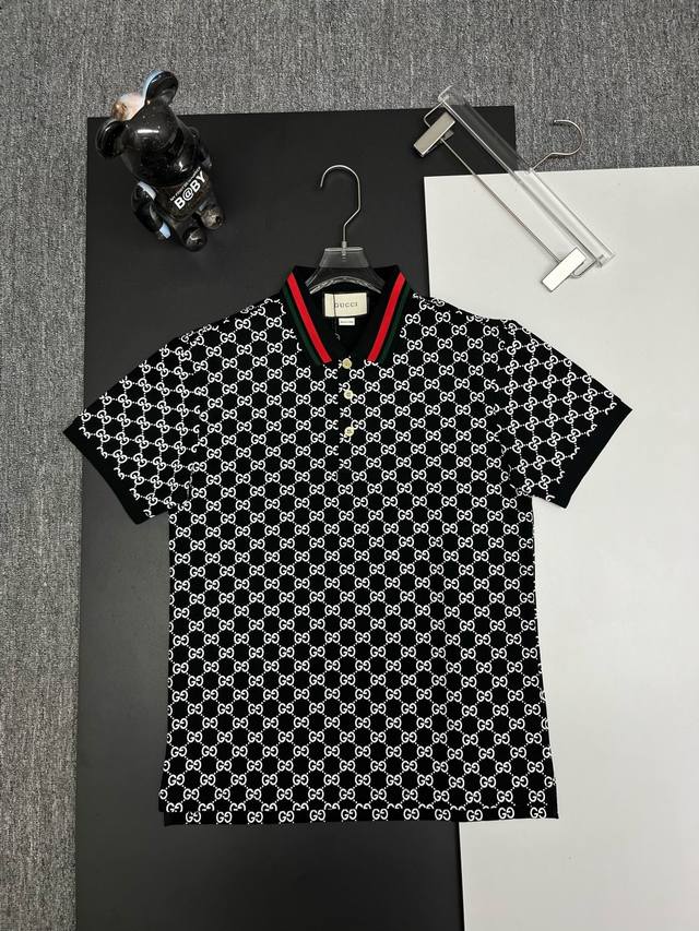 GuccⅠ 古驰 满印新款Polo衫 原版面料 原版订制辅料 官方同款 采用210克纯棉珠地面料，定制 同缸染面料 手感非常舒服爽滑 版型挺阔有型 一线品牌代工