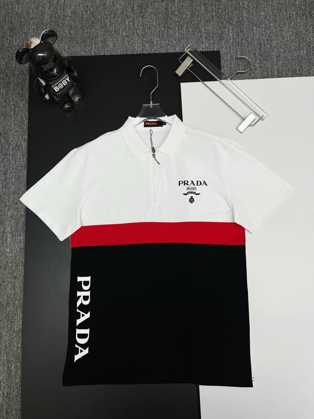 Prada 普拉达 字母印花新款Polo衫 原版面料 官方同款 采用210克纯棉珠地面料，定制 同缸染面料 手感非常舒服爽滑 版型挺阔有型 一线品牌代工厂P出品