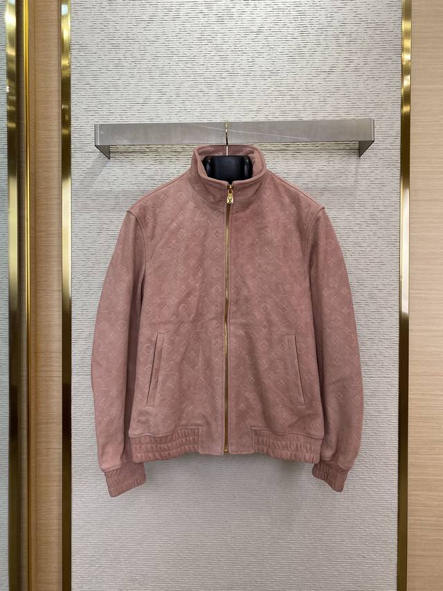 Lv秀款提花夹克外套 Yb购入打版，Yb一致版型面料，三围定制，可与同季下装搭配营造时尚造型，定制五金辅料，三标齐全，男女同款！ 版型 宽松剪裁 颜色 单色 尺