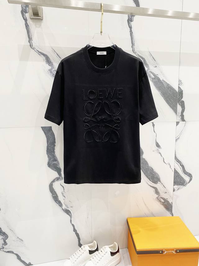 Loewe 罗意威 320克圆领短袖T恤 纯色简约胸前大标刺绣字母Logo标识 官方同步 1:1原版开模 时尚个性 百搭潮流 纯原品质 原版洗水面料 吊牌 领标