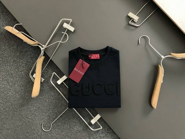 Gucc*微宽版型S-Xl 25早春最新经典刺绣重磅短袖，高端品质专柜原单圆领援助，顶级制作工艺进口面料，专柜款独特设计，采用进口高端订制进口丝线手感一流！官网