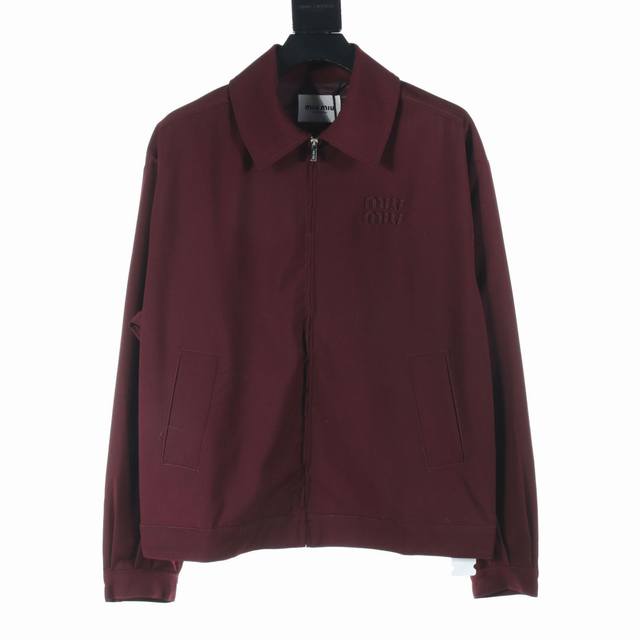 Miumiu缪缪Mm 酒红贴绣羊毛束腰翻领夹克外套 定染1：1 Tr醋酸羊毛，具有羊毛的保暖性与舒适性和醋酸纤维的良好外观及手感，里布采用冰霜人丝，是一种经过特