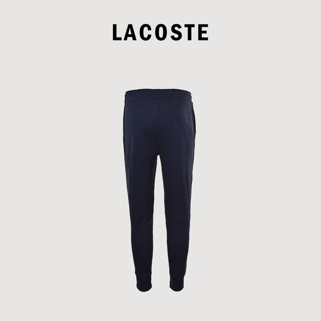 Lacoste 鳄鱼基础款Logo 束口卫裤 男女款 380克纯棉面料 比普通的面料更加好穿舒适不臃肿 定制面料 经典鳄鱼刺绣Logo 松紧脚口 抽绳松紧腰围