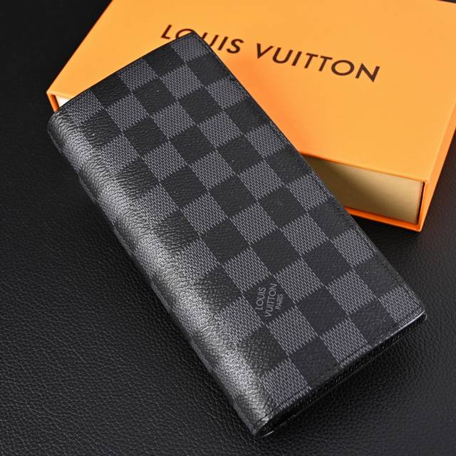 Louis Vuitton Lv Brazza 经典棋盘格对折钱夹长款钱包N62665 官网在售价 P10,720Rmb，由全新标志性 Monogram Ecl
