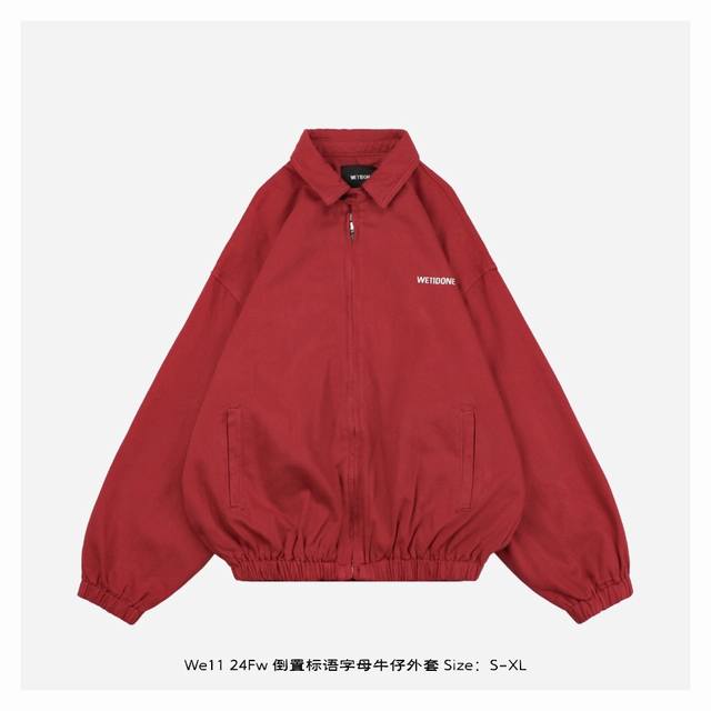 We11Done 24Fw 倒置标语字母牛仔外套 采用精选牛仔单面棉面料，面料表面织法、纹路、质感，与原版一致，独家定织定染提花内里，内里带有11数字100％