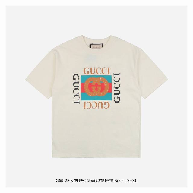 Gucci 古驰 23Ss 方块G字母印花短袖 面料采用230克重精梳棉，定制32支1*1螺纹，成衣两遍水洗处理，面料舒适亲肤无异感，定制定染面料， 纺织密度