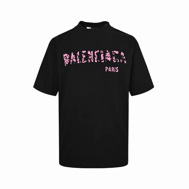 Balenciaga 巴黎世家 模糊印花圆领短袖 采用双纱平纹，100%棉，32支双纱棉高密布，面料用的是国产新疆优质棉纱，新疆棉花是国产棉花中公认的优等材料
