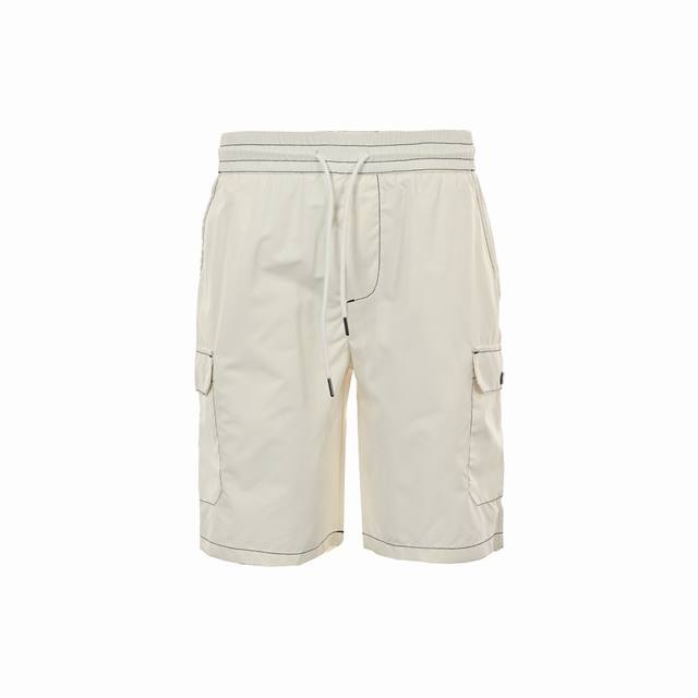 Prada 普拉达 23Ss 明线三角标尼龙短裤 时尚型裁设计 兼具个性 简约不简单 客供聚脂钎维尼龙面料， 内里工整严密,手感柔软细腻上身舒适透气 撞色缝线