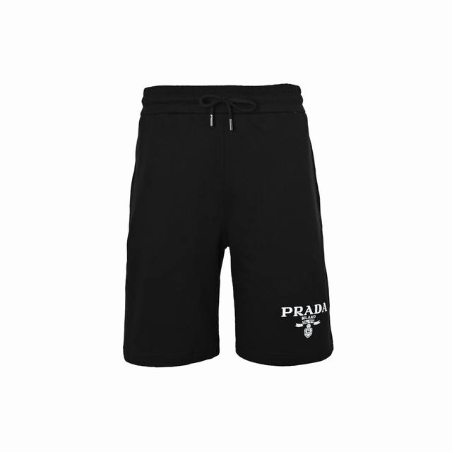 Prada 普拉达 徽标刺绣后袋金属三角标短裤 面料采用400G棉质毛圈面料，订染颜色后整蚀毛处理， 对照原版做丝滑超柔处理，布面肌理股线清晰明显， 前幅裤腿处
