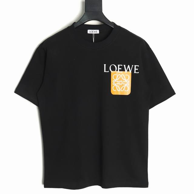 Loewe 罗意威 25Ss 荧光黄牌短袖T恤 面料采用定制240G 26支特滑双股精棉平纹高密无尘全棉布料。前幅高密度加厚，走线平整，代工品质，全套定制辅料。