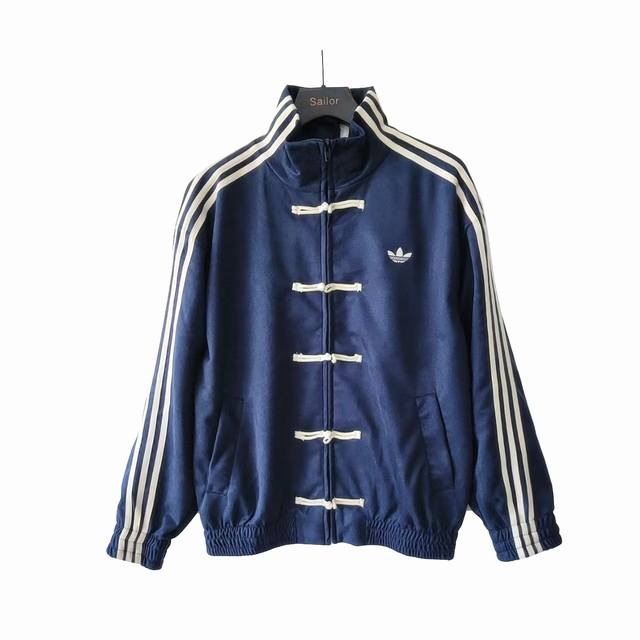 实拍细节图+尺码表 Adidas 阿迪达斯 新中式 蛇年限定 国风唐装四色情侣夹克外套 - 定制滴胶盘扣 复刻原版 - 经典三条杠 百搭不挑人 - 全套定制辅料